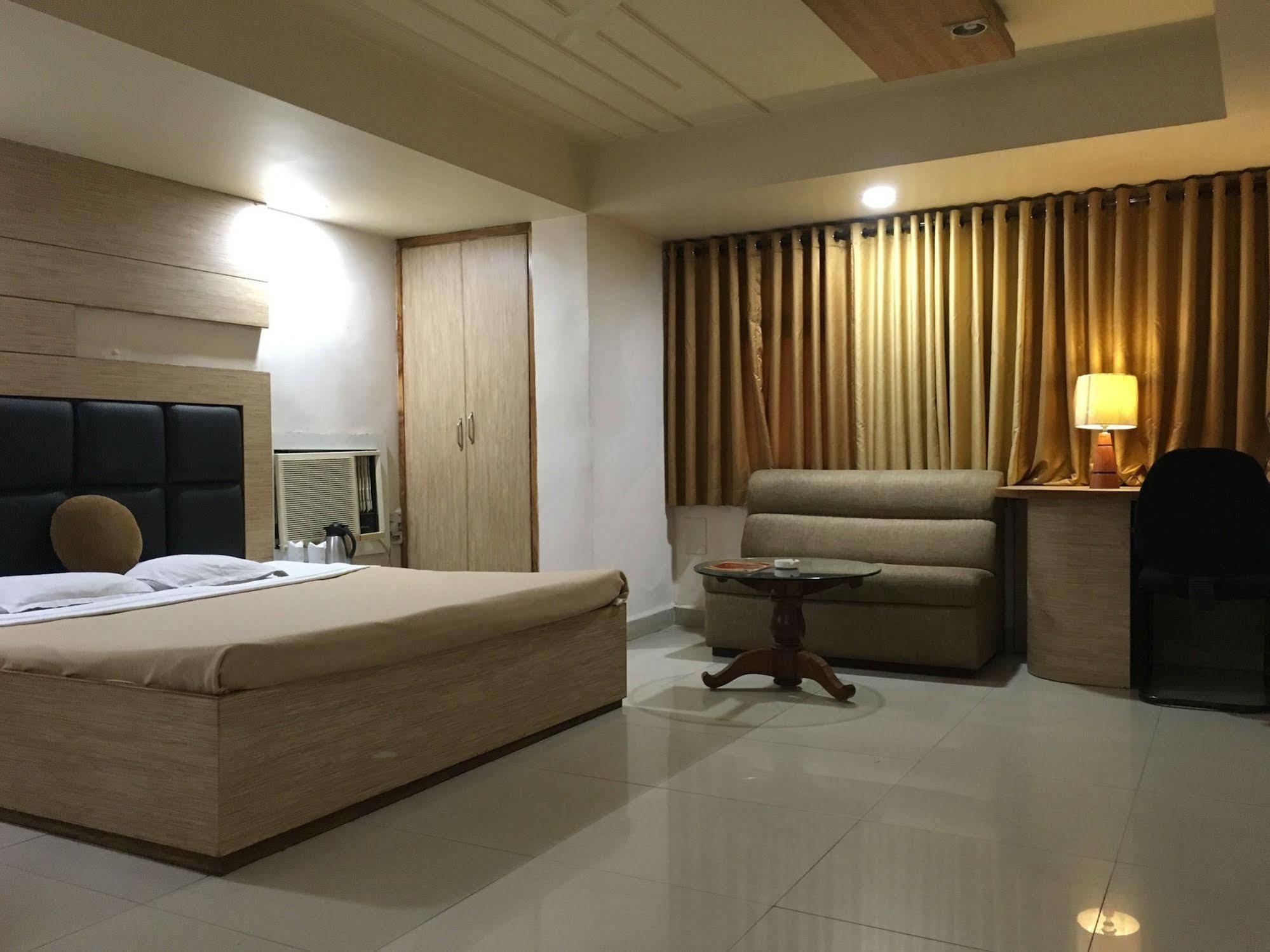 Hotel Grand Arjun Rāipur Εξωτερικό φωτογραφία